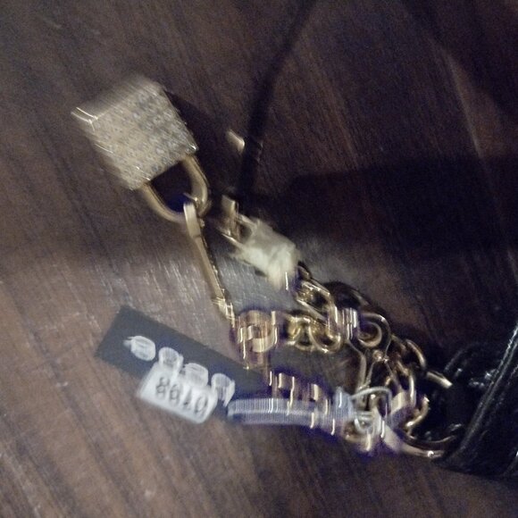 Womens Bebe purse in good condition retails new for over $100 - Picture 5 of 6